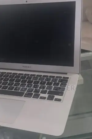 Photo - New Laptop Apple MacBook Air 2022 M2 4GB Intel Core I5 SSD 128GB