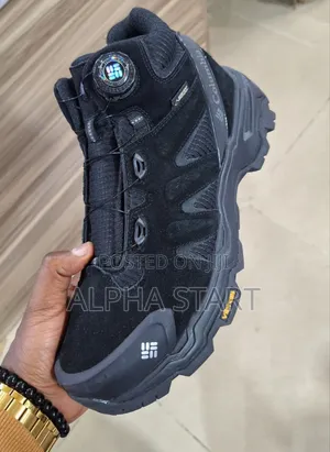 Photo -  New Arrival  
  Columbia Hiking Sneakers 
 Made in Vietnam