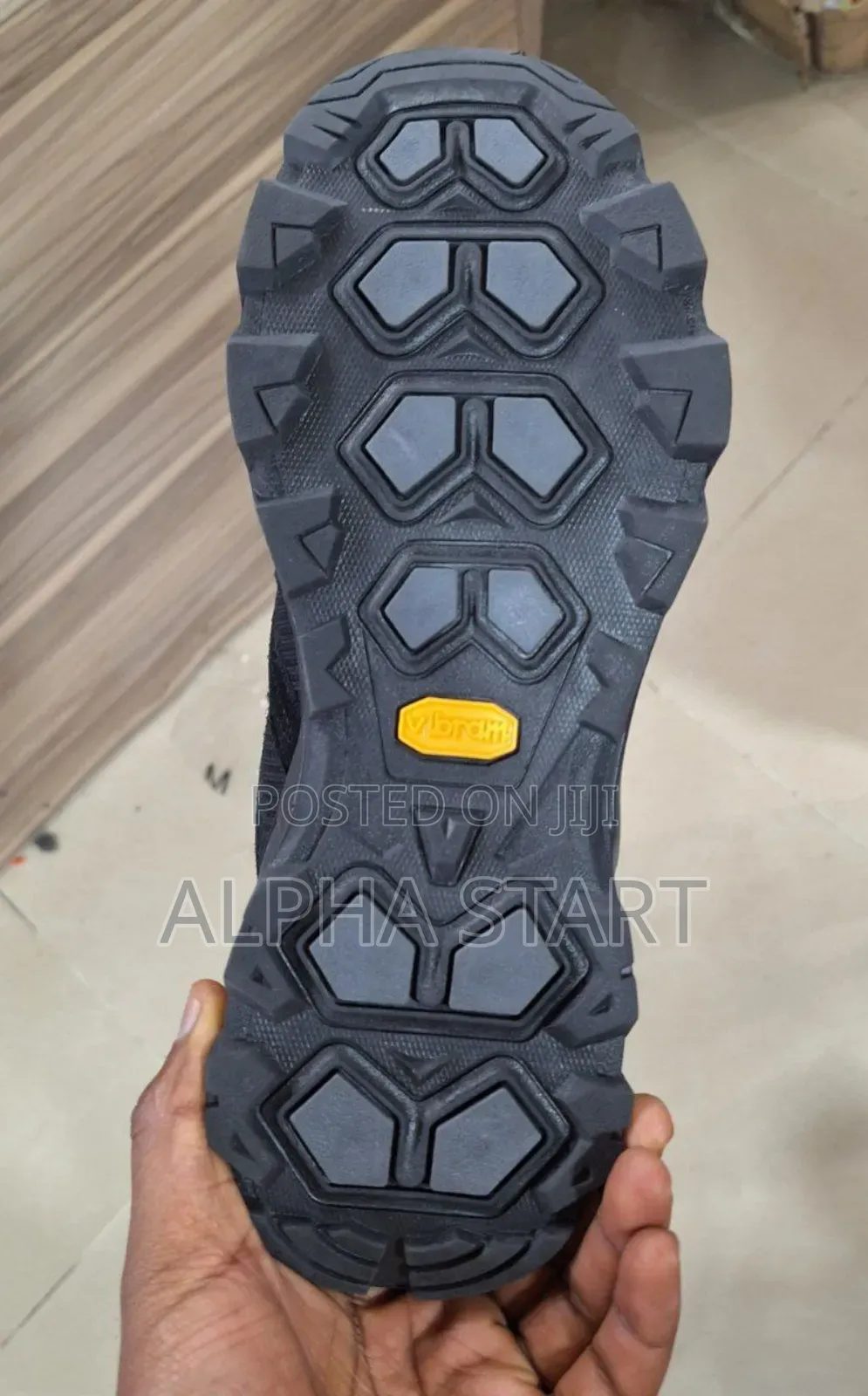  New Arrival  
  Columbia Hiking Sneakers 
 Made in Vietnam