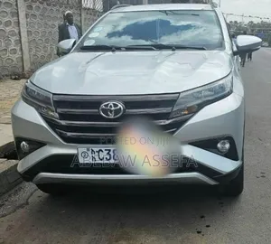 Toyota Rush 2023 Silver