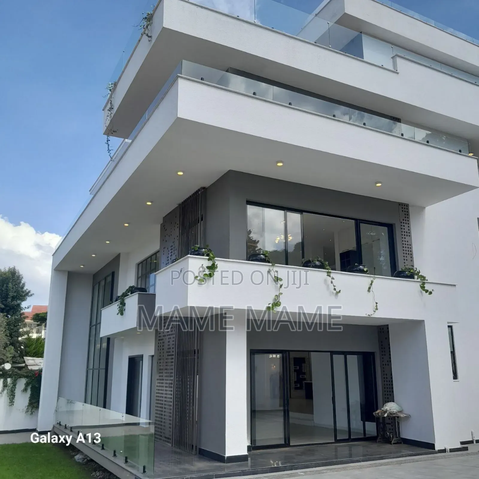 8bdrm House in Addis Abeba, Bole for sale