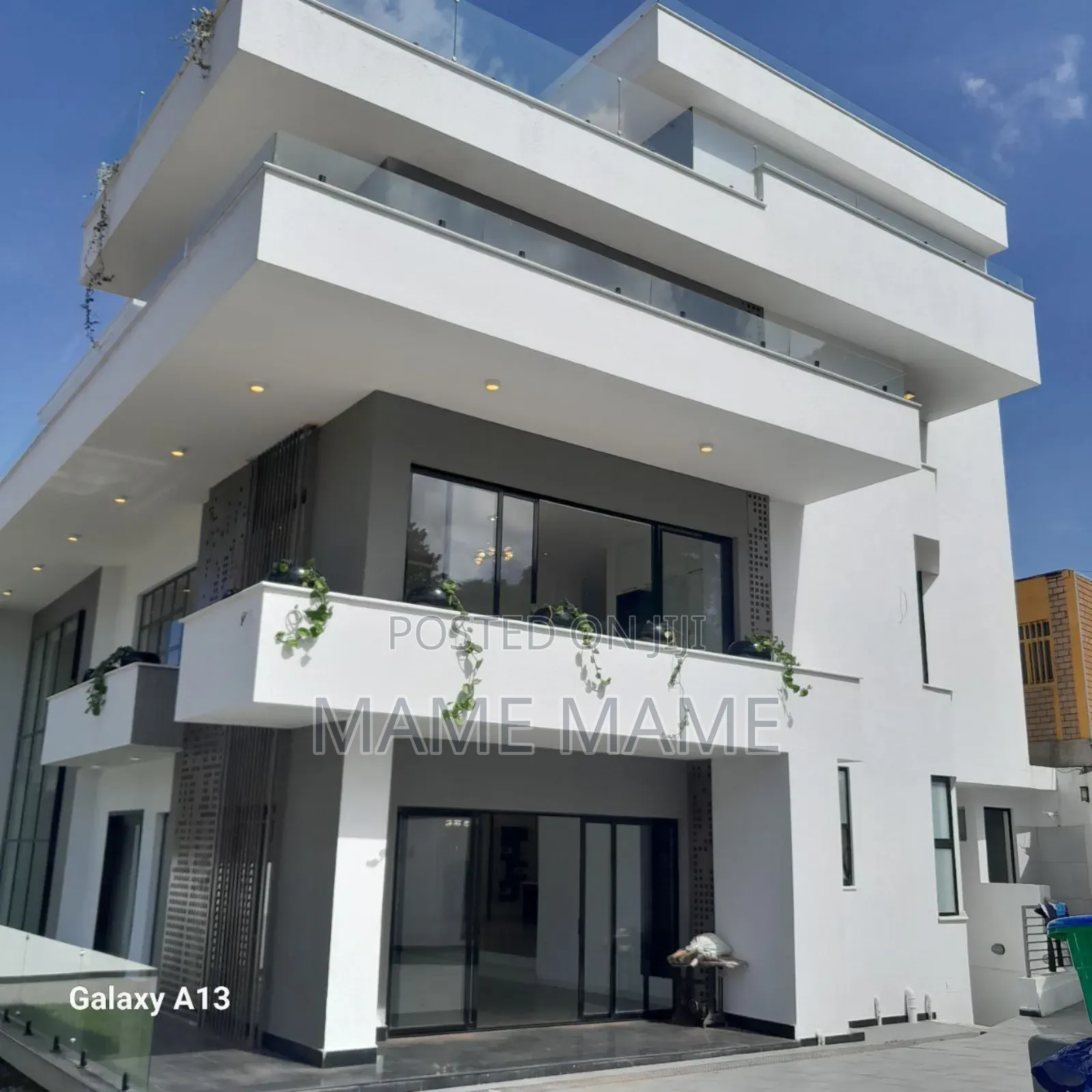 8bdrm House in Addis Abeba, Bole for sale