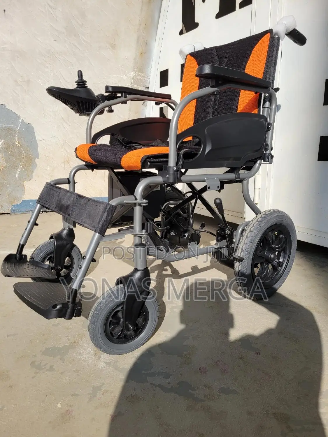 Electric Wheelchair/Driving 20–25 Km( Battery Capacity)Max Speed:6km/H