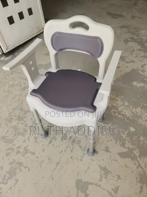 Photo - Commode Chair老師commode Chair Toilet鳵了toilet Chair㠭者commode Chair New