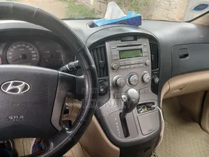 Hyundai H1 2.4 GLS 2012 Black