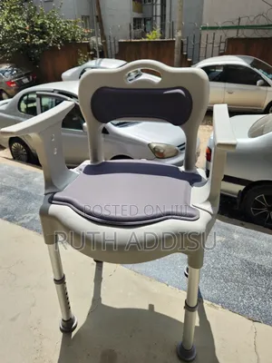 Photo - Commode Chair輕巧toilet Chair輕易commode Chair爽口commode Chair疊咢commode New