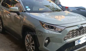 Photo - Toyota RAV4 2019 Green