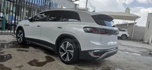 Photo - Volkswagen ID.6 2022 White