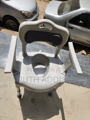 Photo - Commode Toilet Chair痛楚commode Chair寄生commode Chair痲你commode Chair New