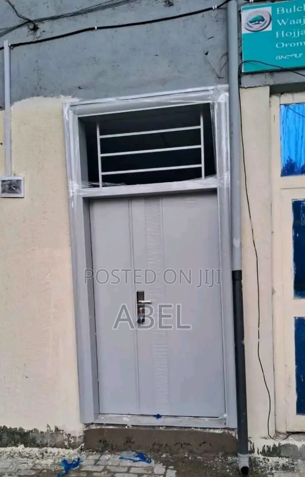 Victor-D-O-O-R-S በር