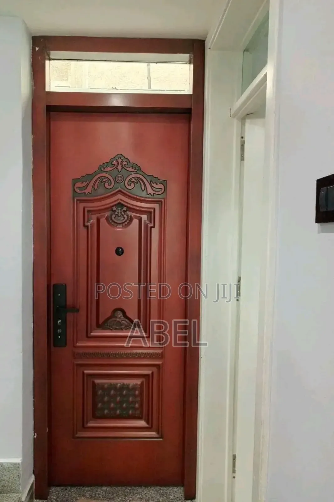 Victor-D-O-O-R-S በር