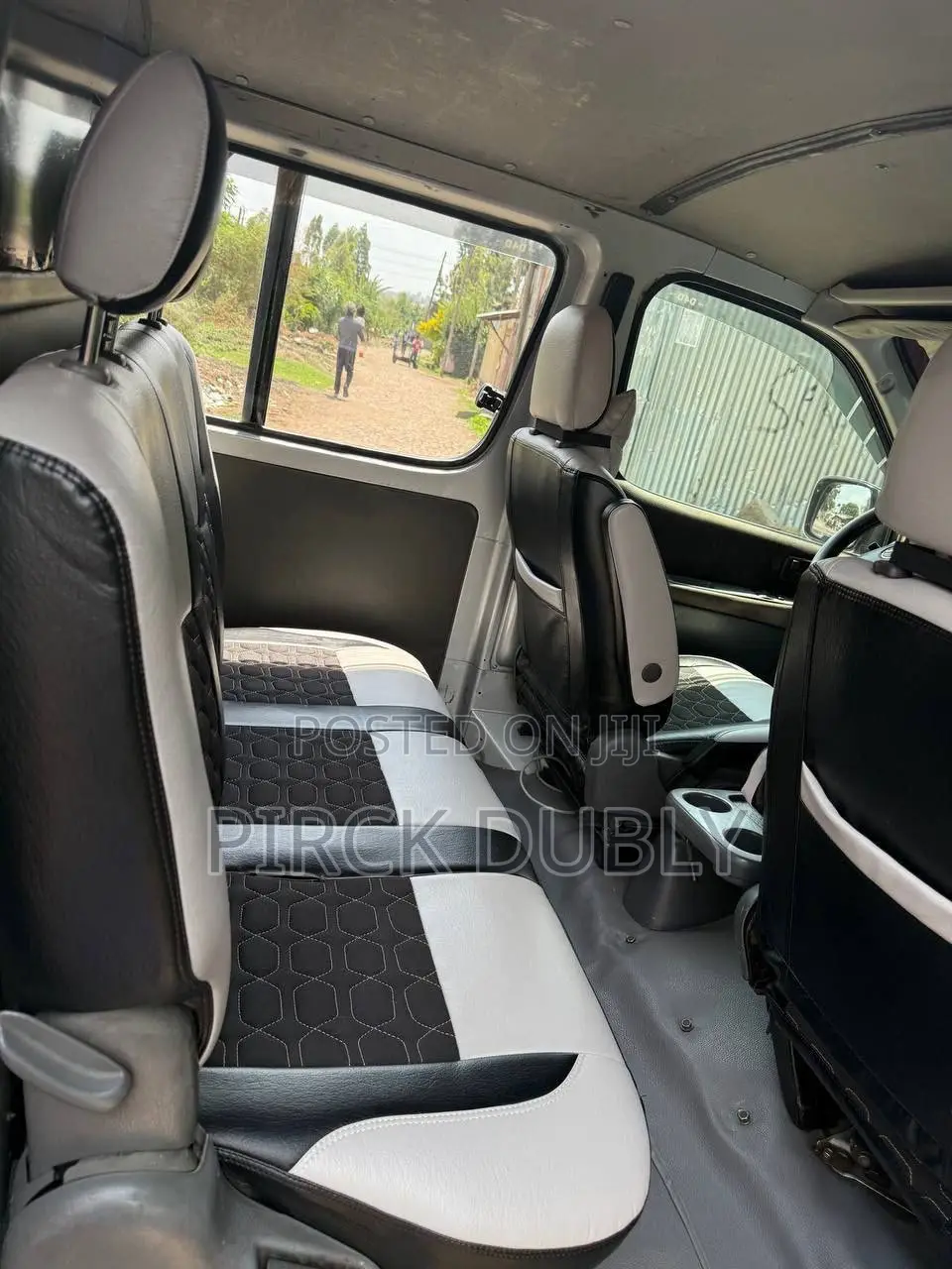 Toyota HiAce 2010 Silver