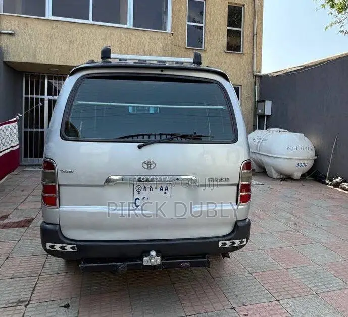 Toyota HiAce 2010 Silver