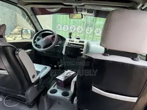 Toyota HiAce 2010 Silver