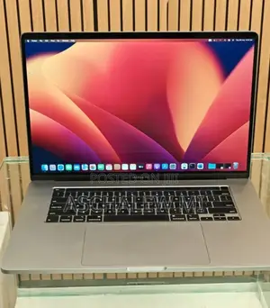 New Laptop Apple MacBook Pro 2019 16GB Intel Core I7 SSD 512GB