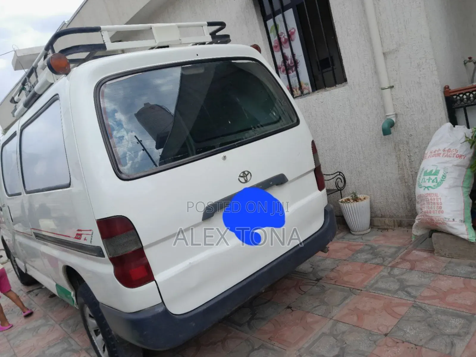 Toyota HiAce 1998 White
