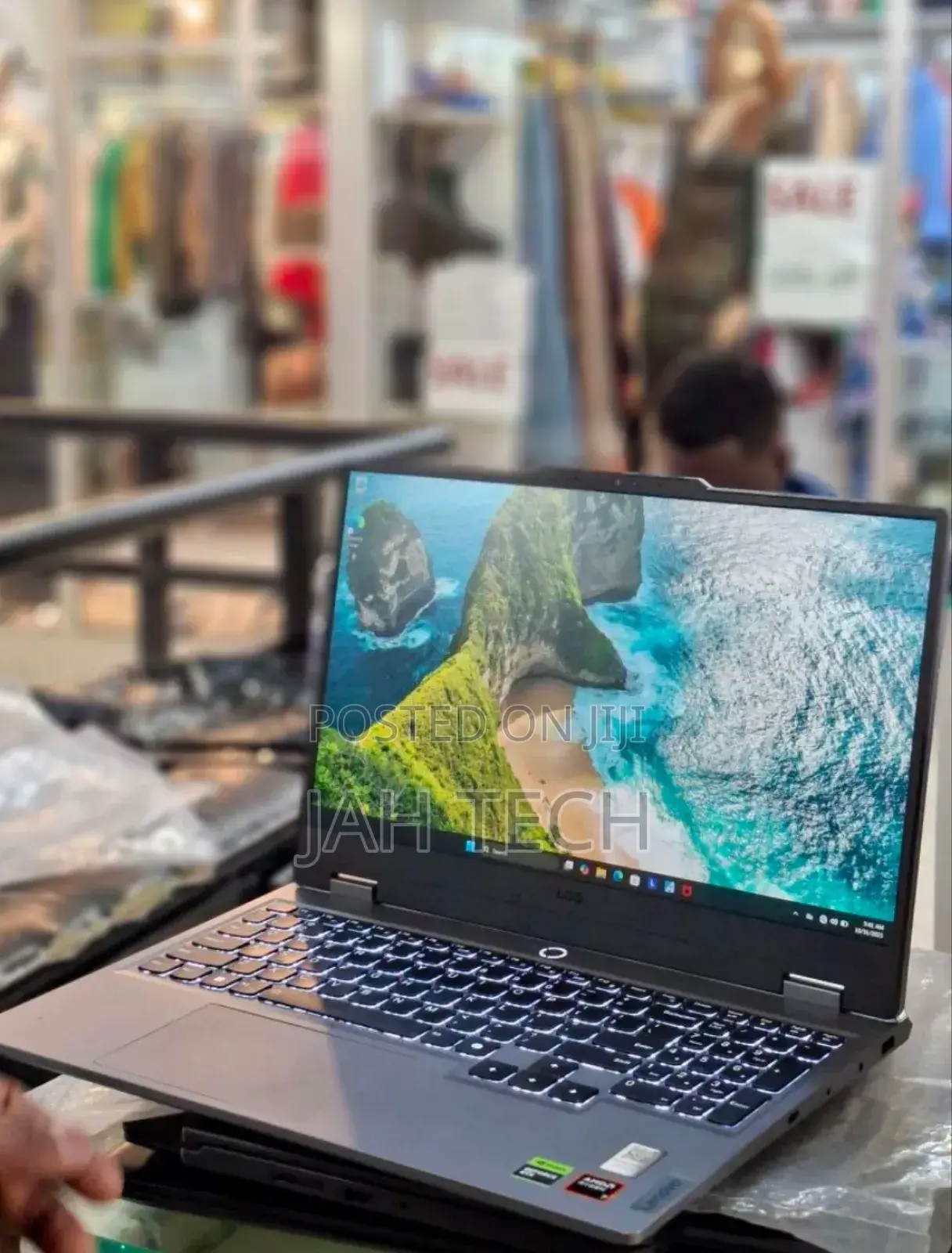 New Laptop Lenovo LOQ 15IRH8 16GB AMD Ryzen 7 SSD 1T