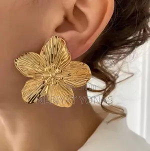 Photo - Gold Color Earing