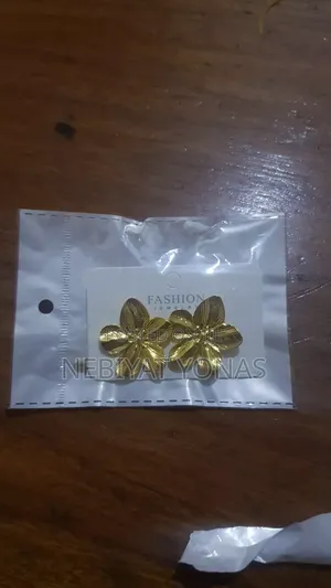 Gold Color Earing