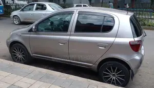 Toyota Vitz 2002 Silver