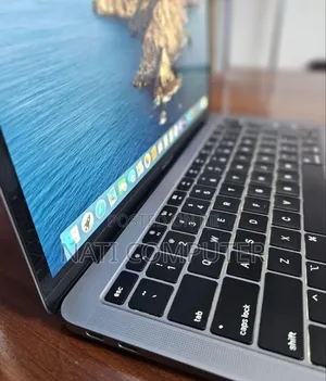 New Laptop Apple MacBook Pro 2019 8GB Intel Core I5 SSD 128GB