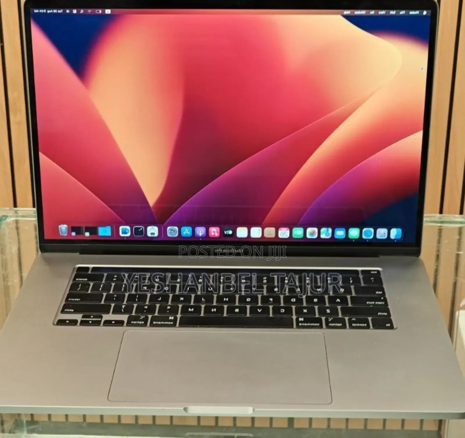 New Laptop Apple MacBook Pro 2019 16GB Intel Core I7 SSD 512GB