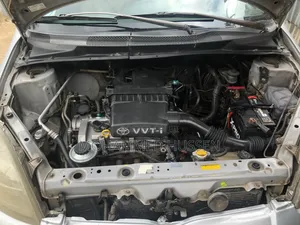 Toyota Vitz 2000 Silver