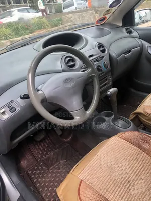Toyota Vitz 2000 Silver