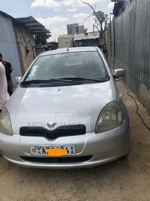 Toyota Vitz 2000 Silver