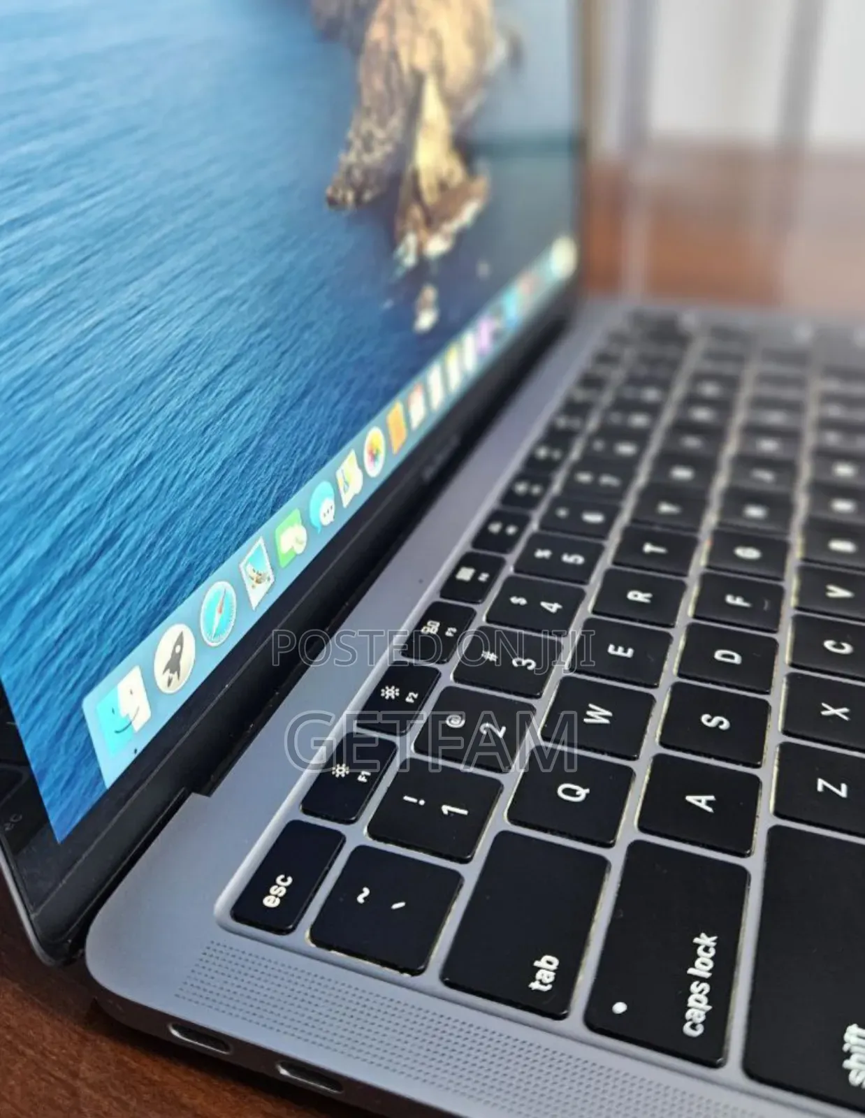 New Laptop Apple MacBook Pro 2019 8GB Intel Core I5 SSD 128GB