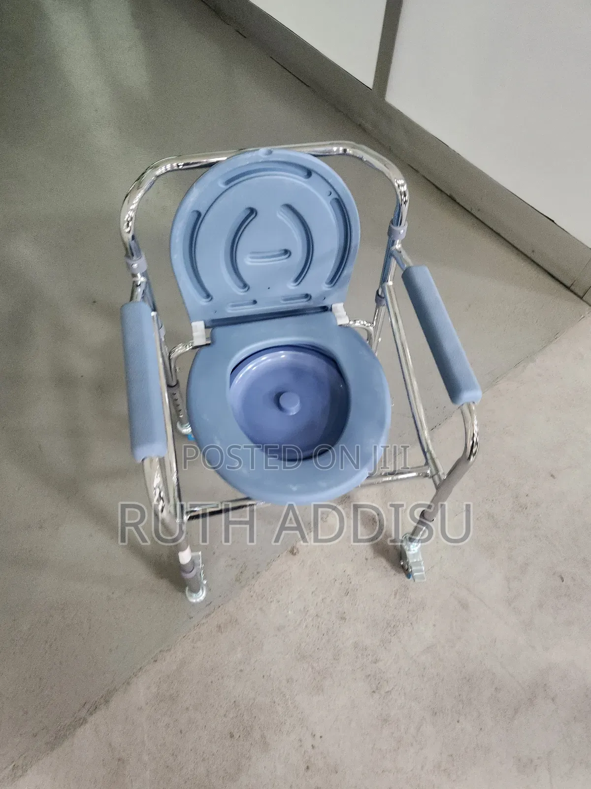 Commode Chair鳵不with Four Wheel Commode Wheelchair鳵的wheelchair Medical