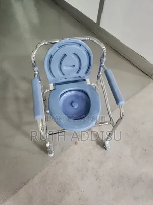 Photo - Commode Chair鳵不with Four Wheel Commode Wheelchair鳵的wheelchair Medical