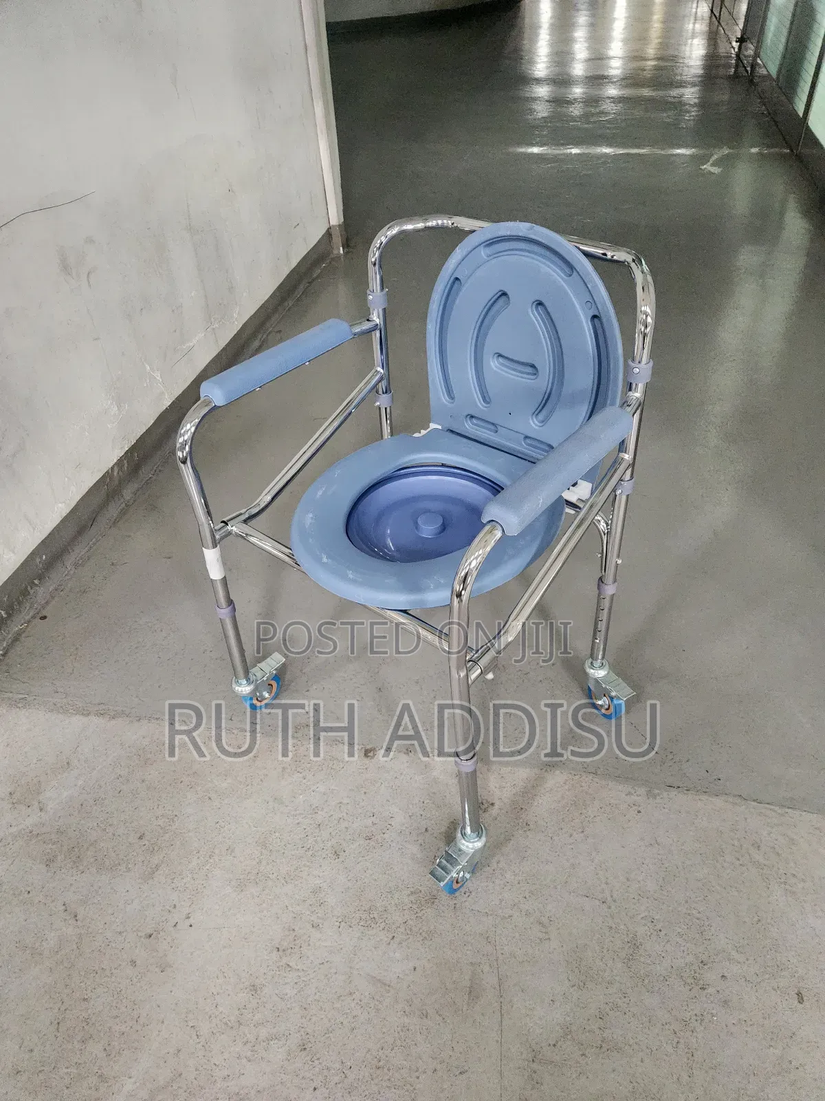 Commode Wheelchair奔向toilet Wheelchair求救wheelchair輕輕commode Chair New