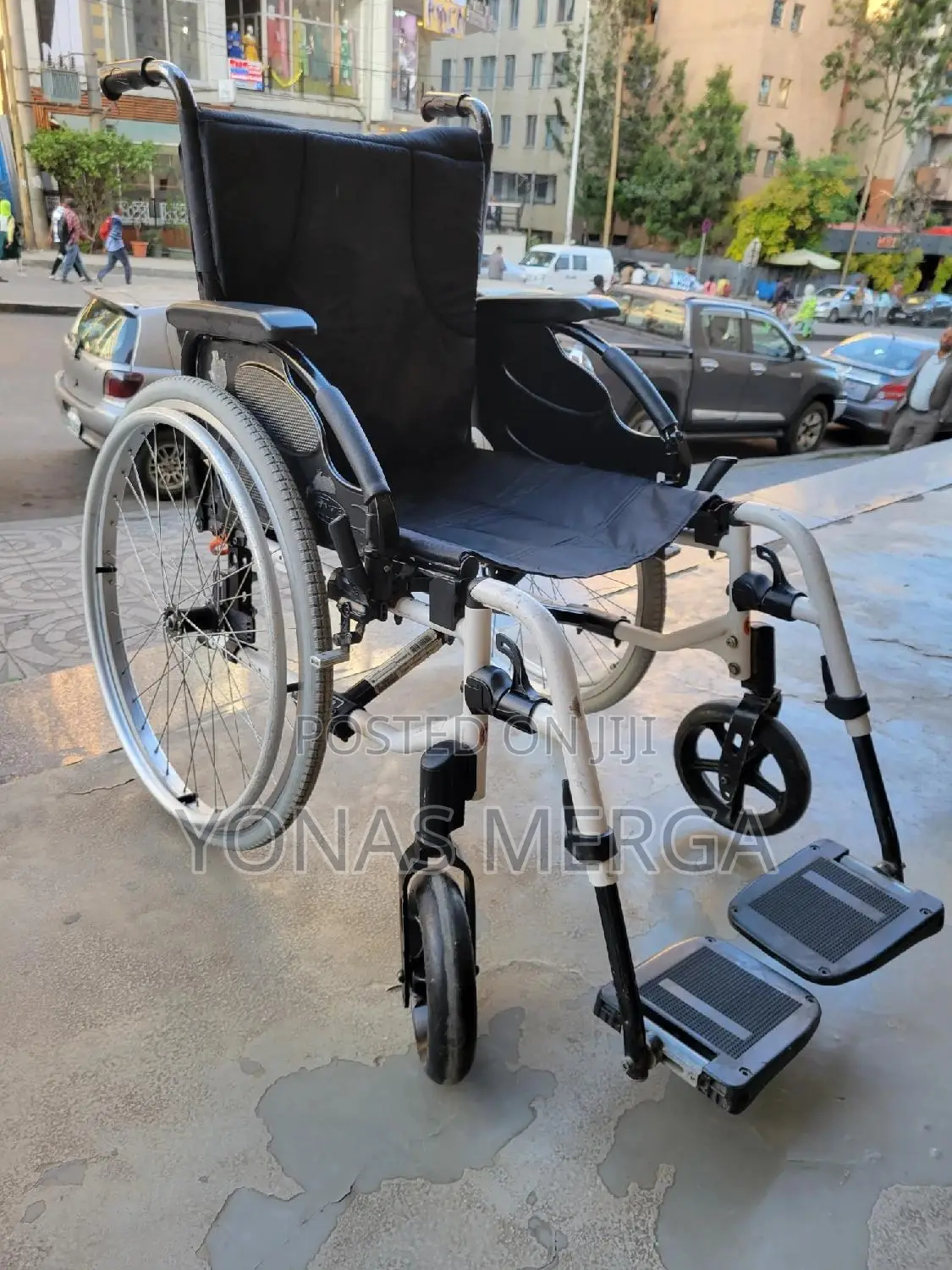Wheelchair斀龱wheelchair//Weight Capacity: Up to 150kg橘嶙frame Material