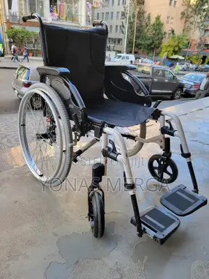 Wheelchair斀龱wheelchair//Weight Capacity: Up to 150kg橘嶙frame Material