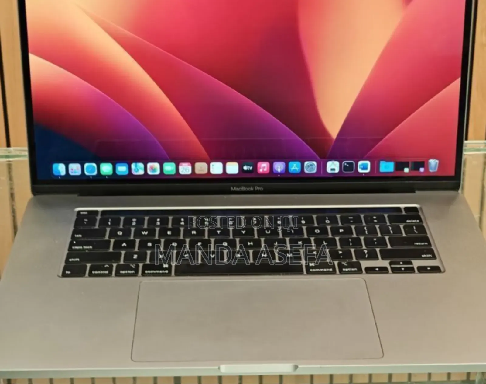 New Laptop Apple MacBook Pro 2019 16GB Intel Core I7 SSD 512GB