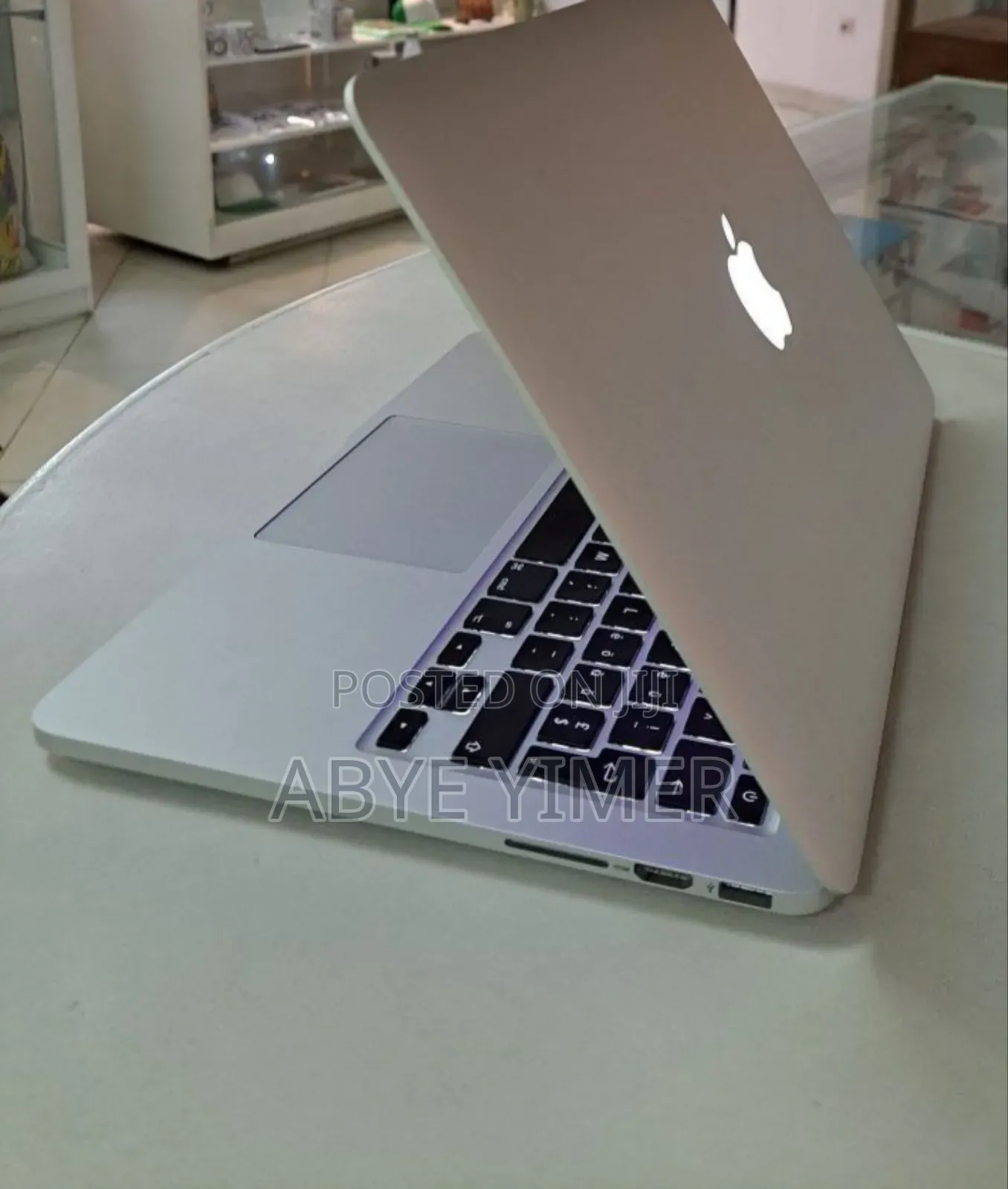 New Laptop Apple MacBook Pro 2015 8GB Intel Core I5 SSD 256GB