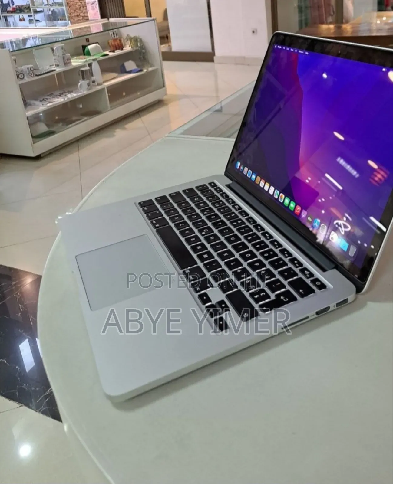New Laptop Apple MacBook Pro 2015 8GB Intel Core I5 SSD 256GB
