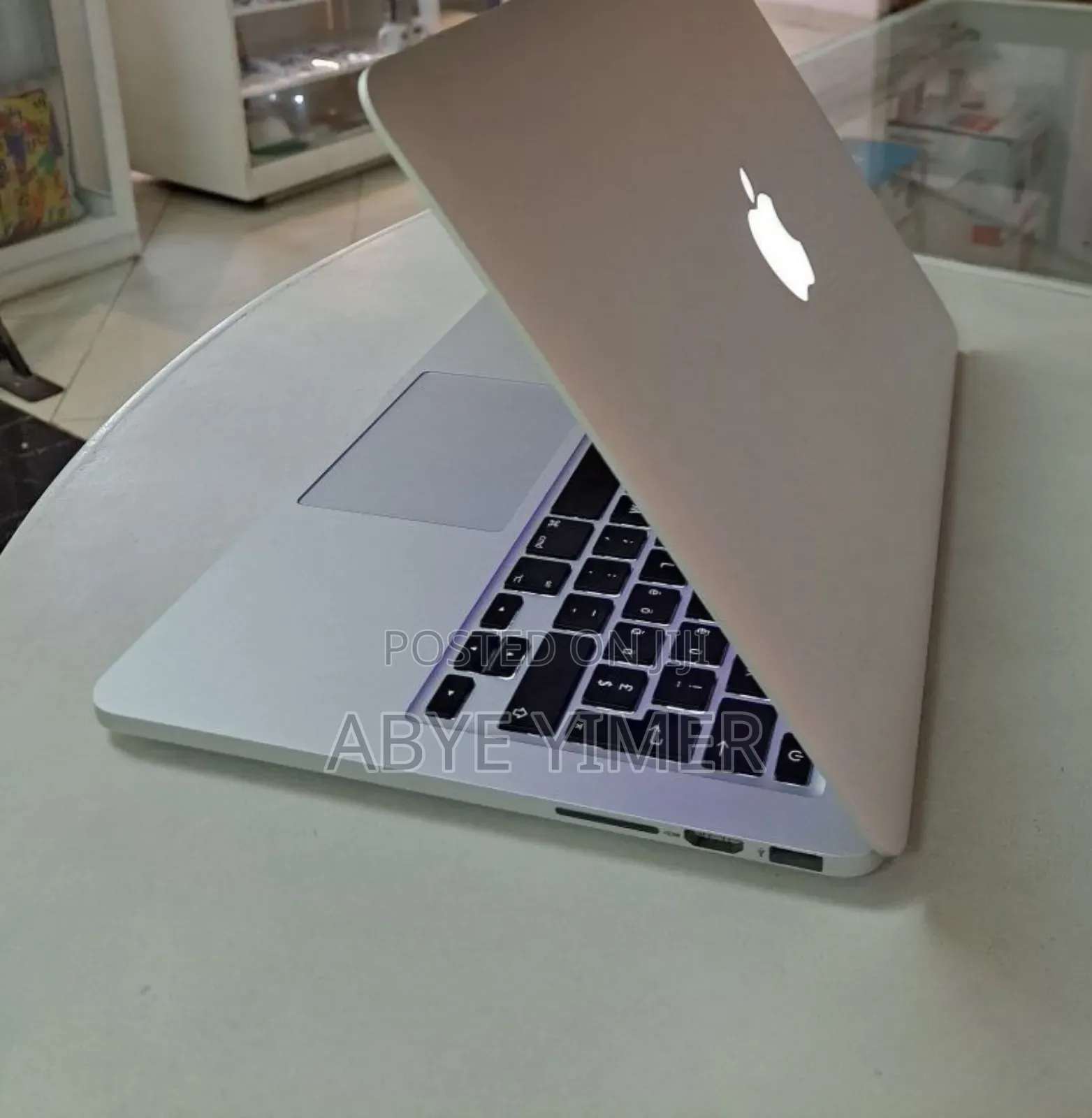 New Laptop Apple MacBook Pro 2015 8GB Intel Core I5 SSD 256GB