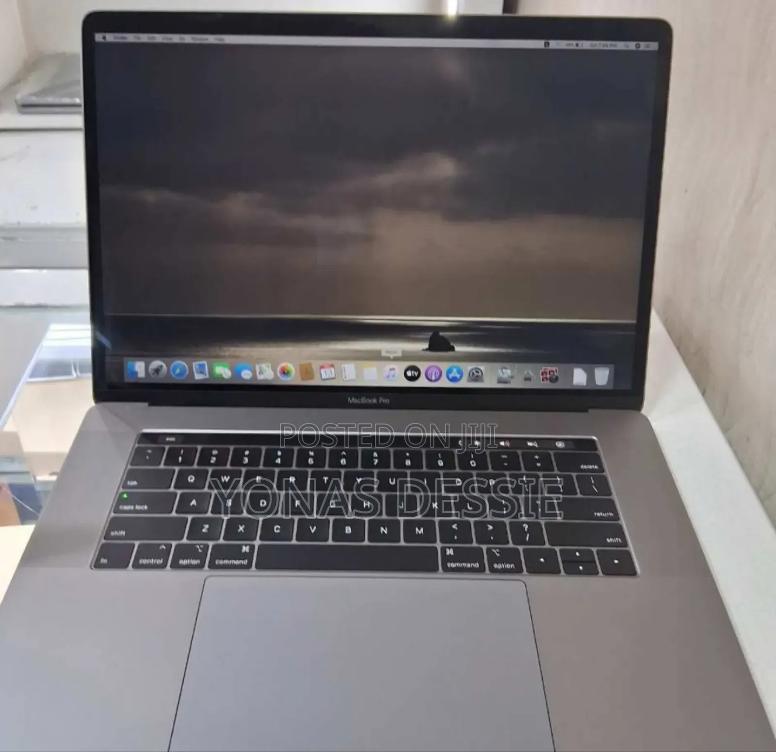 New Laptop Apple MacBook Pro 2019 32GB Intel Core I9 SSD 512GB