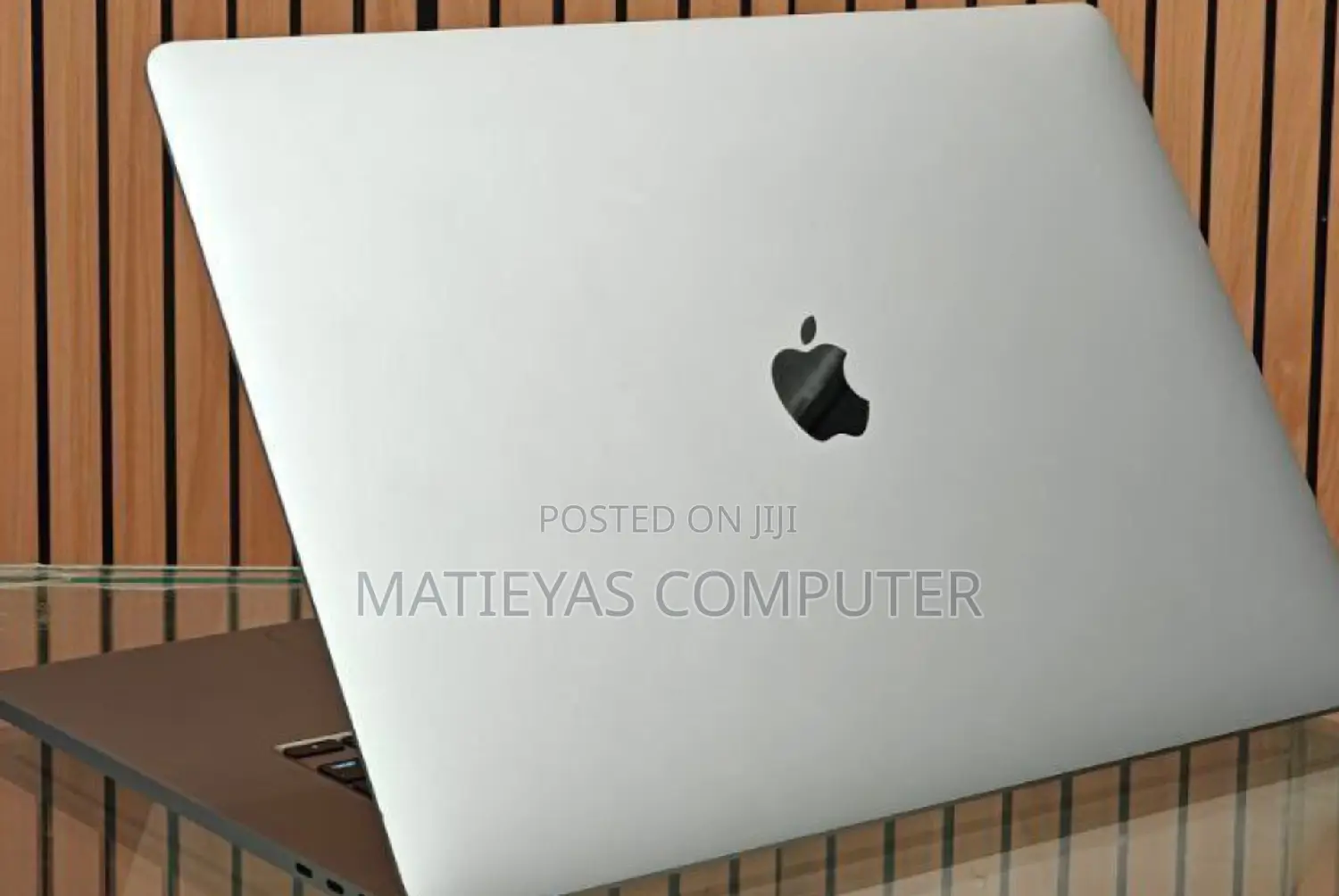 New Laptop Apple MacBook Pro 2019 16GB Intel Core I7 SSD 512GB