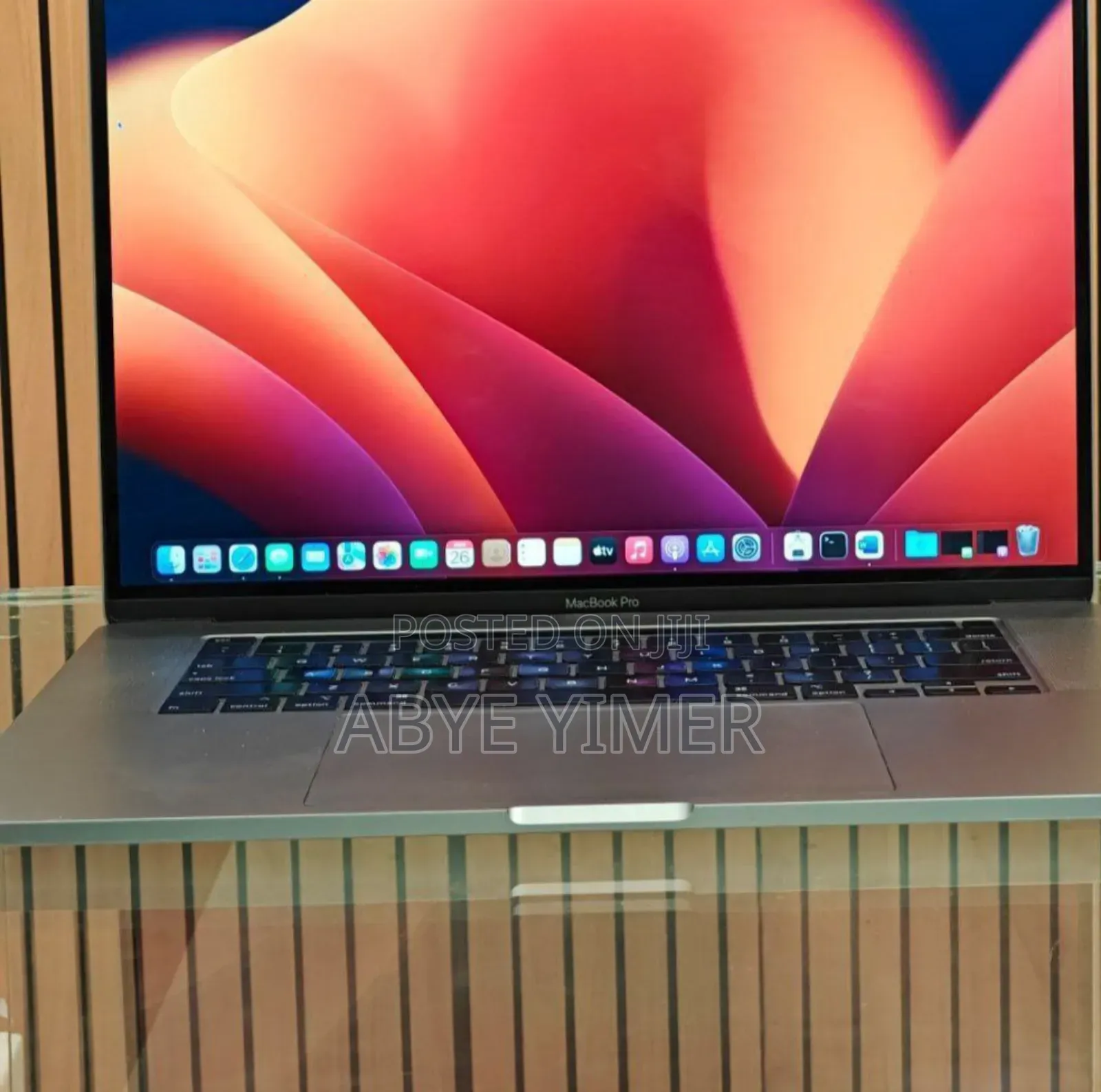 New Laptop Apple MacBook Pro 2019 16GB Intel Core I7 SSD 512GB
