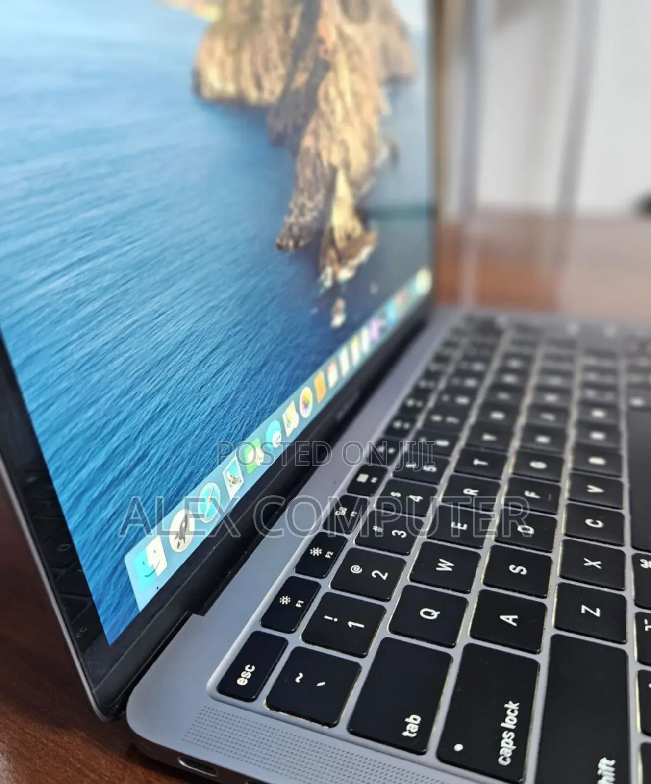 New Laptop Apple MacBook 2019 8GB Intel Core I5 SSD 128GB