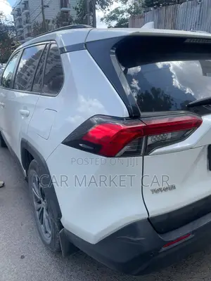 Toyota RAV4 Hybrid 2022 White