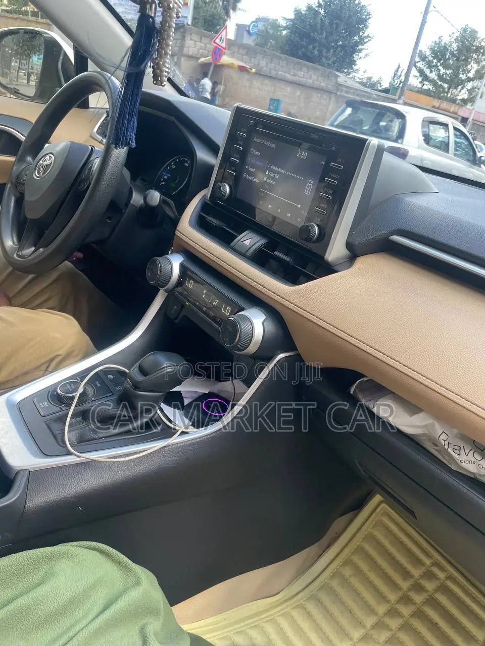 Toyota RAV4 Hybrid 2022 White