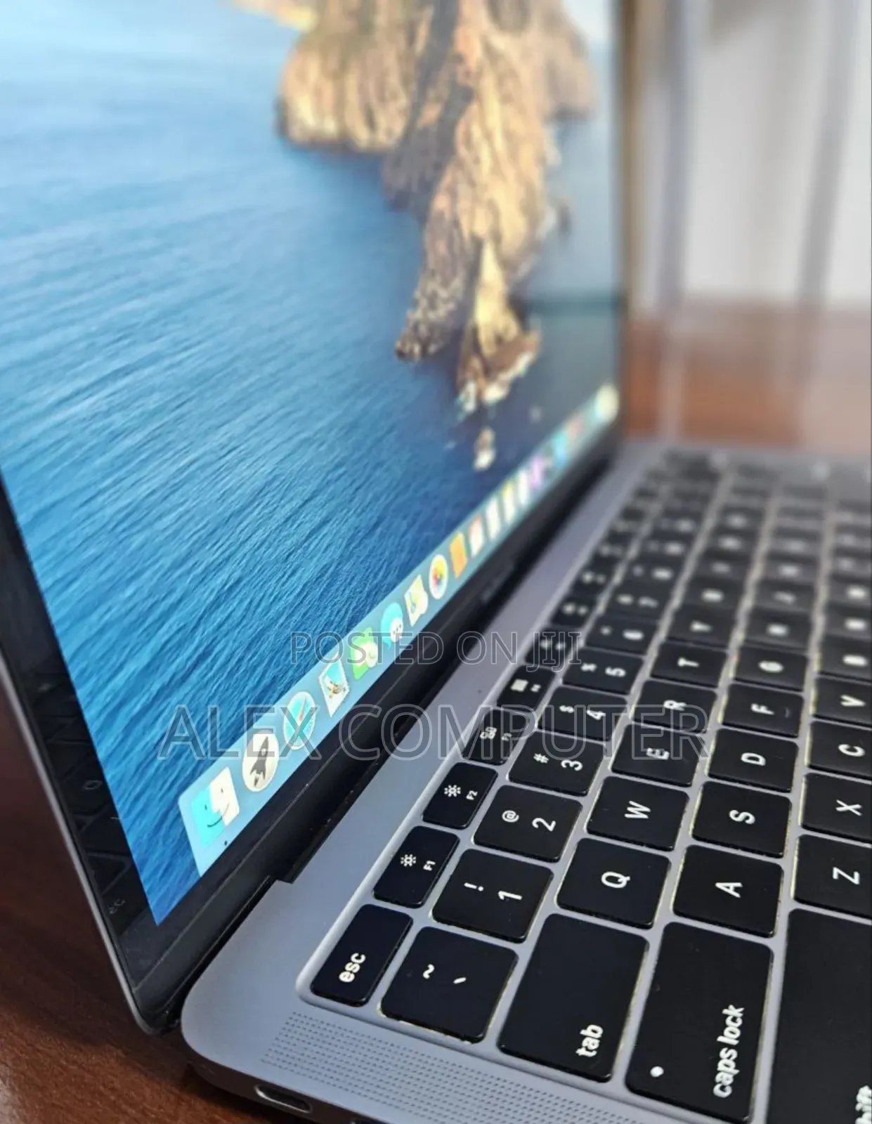 New Laptop Apple MacBook 2019 8GB Intel Core I5 SSD 128GB