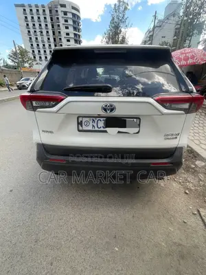 Toyota RAV4 Hybrid 2022 White