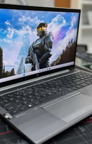 New Laptop HP ZBook Firefly G8 16GB Intel Core I7 SSD 512GB