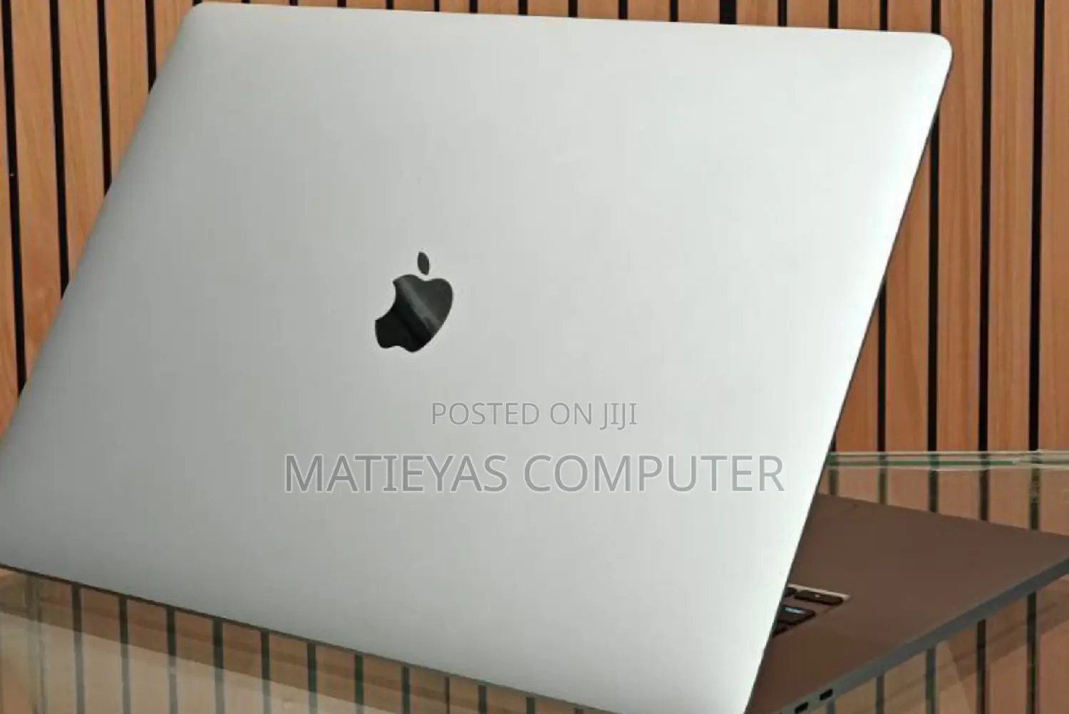 New Laptop Apple MacBook Pro 2019 16GB Intel Core I7 SSD 512GB