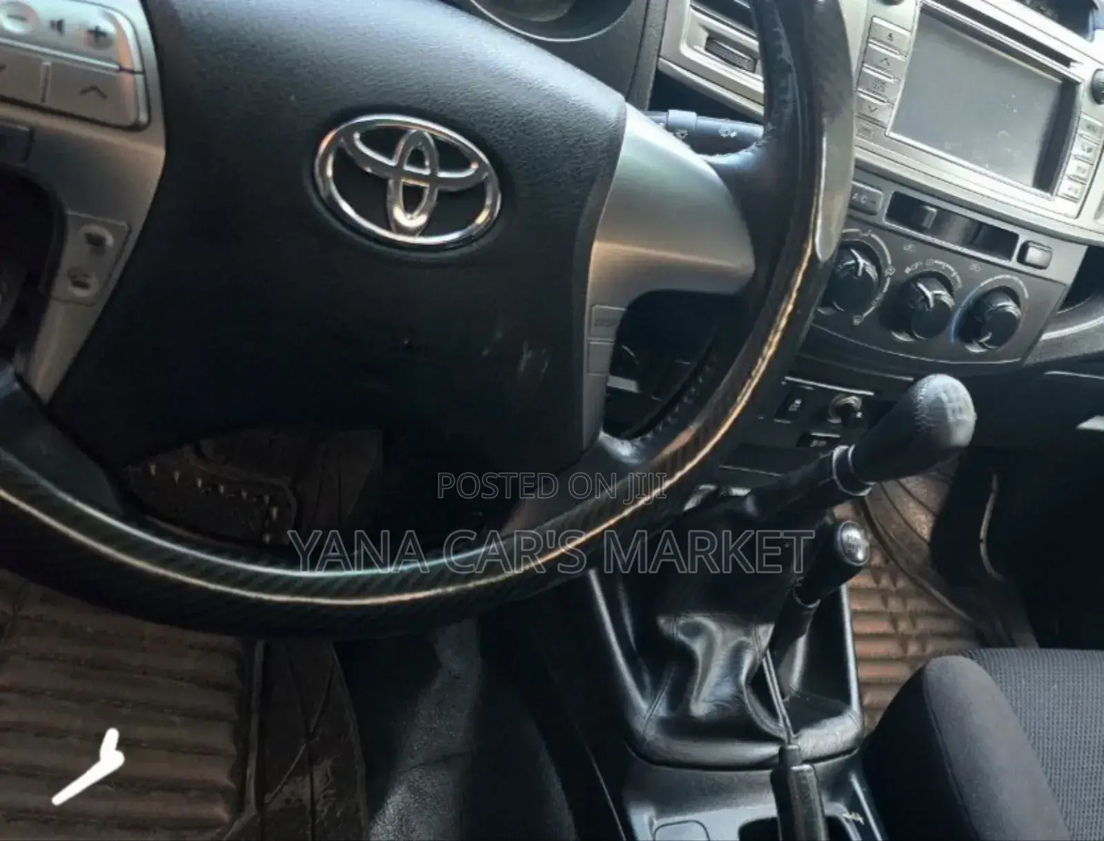 Toyota Hilux 2016 Gray